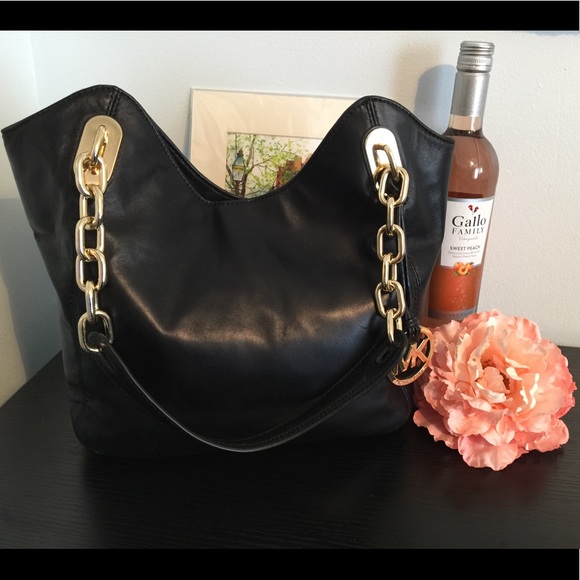 Michael Kors Handbags - ✨ Michael Kors ✨ Bag